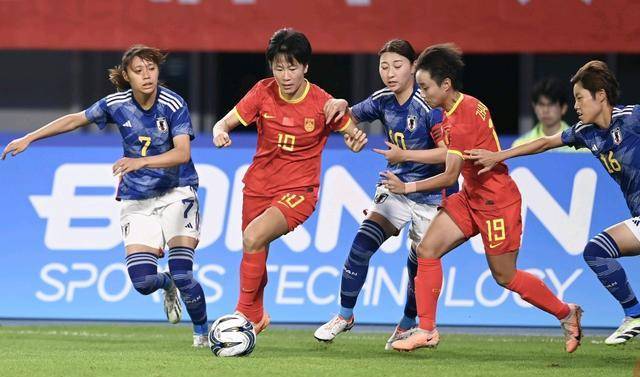 日本女足联赛新星崭露头角，赢得球迷喝彩